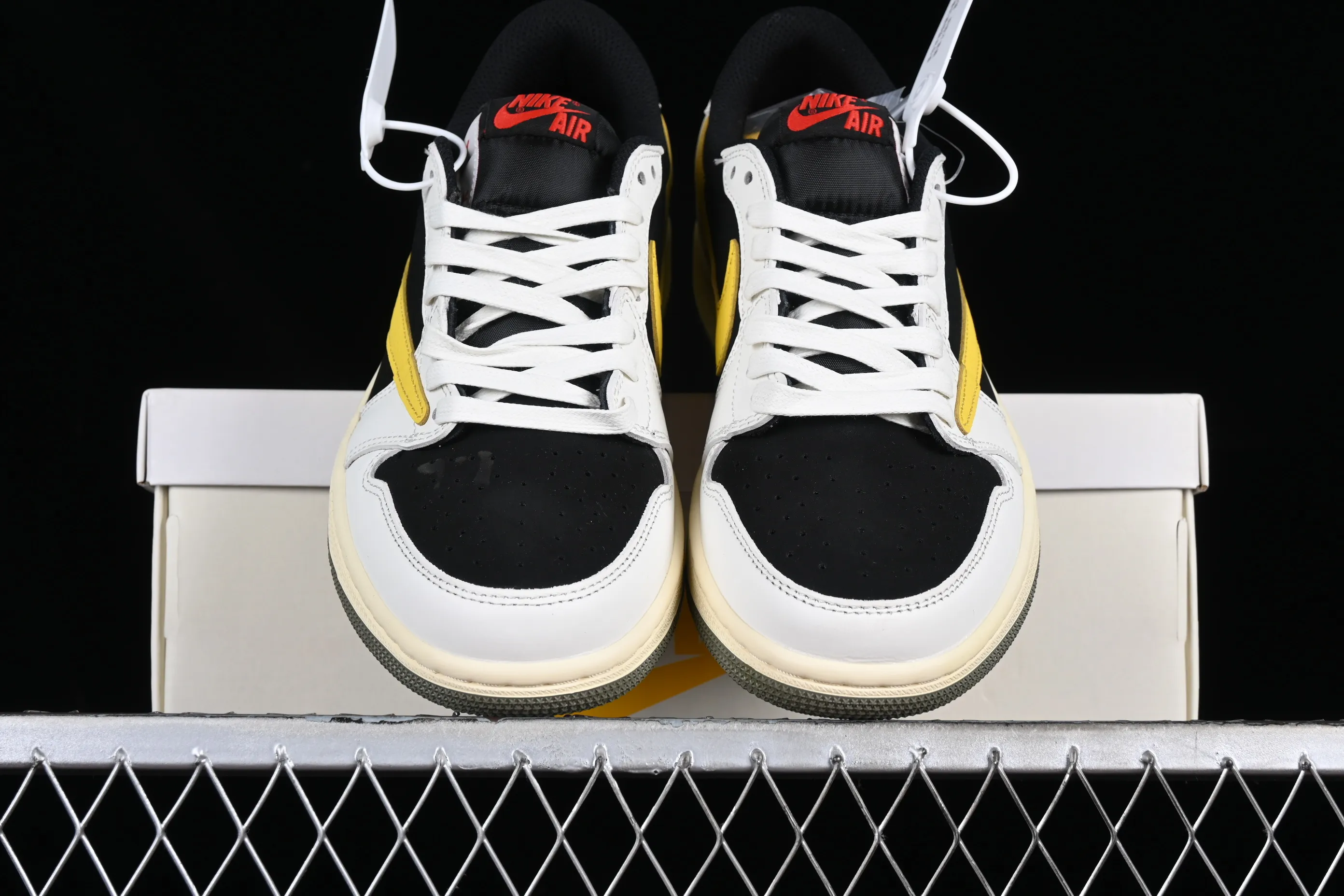 All Categories Air Jordan Jordan Series Basketball Shoes Air Jordan 1 Low Travis Scott x Air Jordan 1 Low OG AJ1 Joe 1 Overhook Low Basketball Shoes DM7866-982